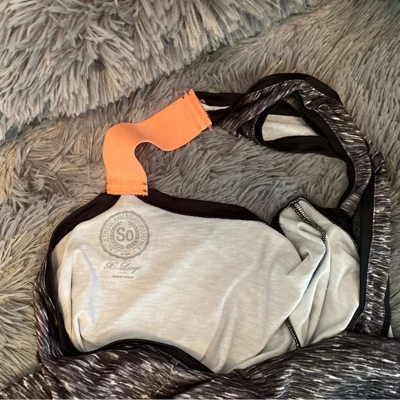 SO workout tank - Picture 3 of 3